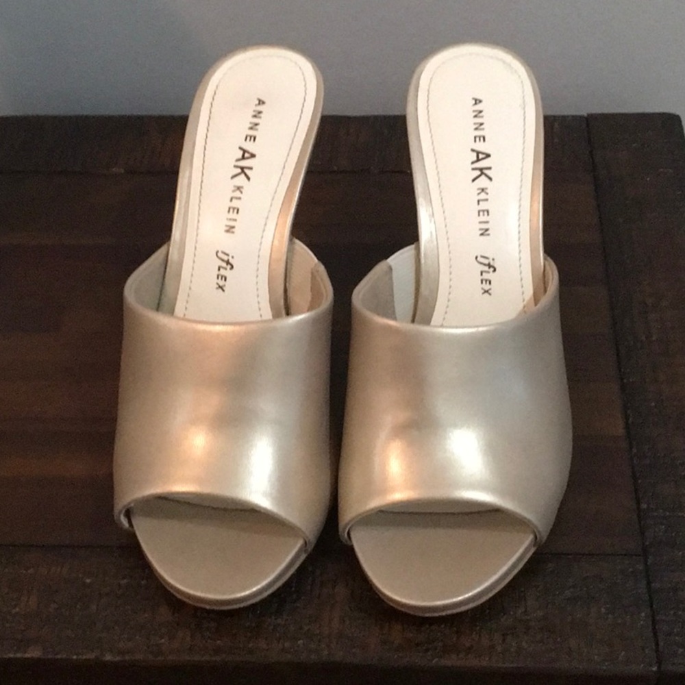 Anne AK Klein iflex size 6 gold heels